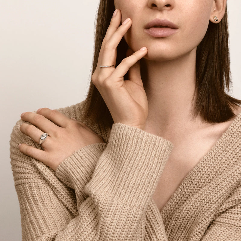 Forma Oval Signet Ring
