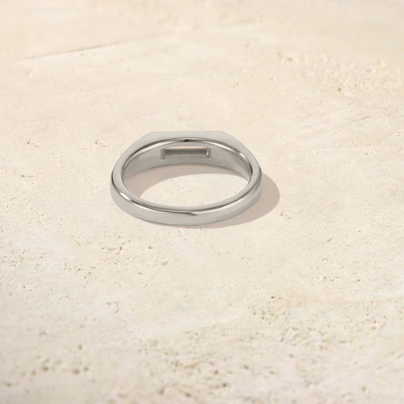 Forma Baguette Signet Ring (7mm)