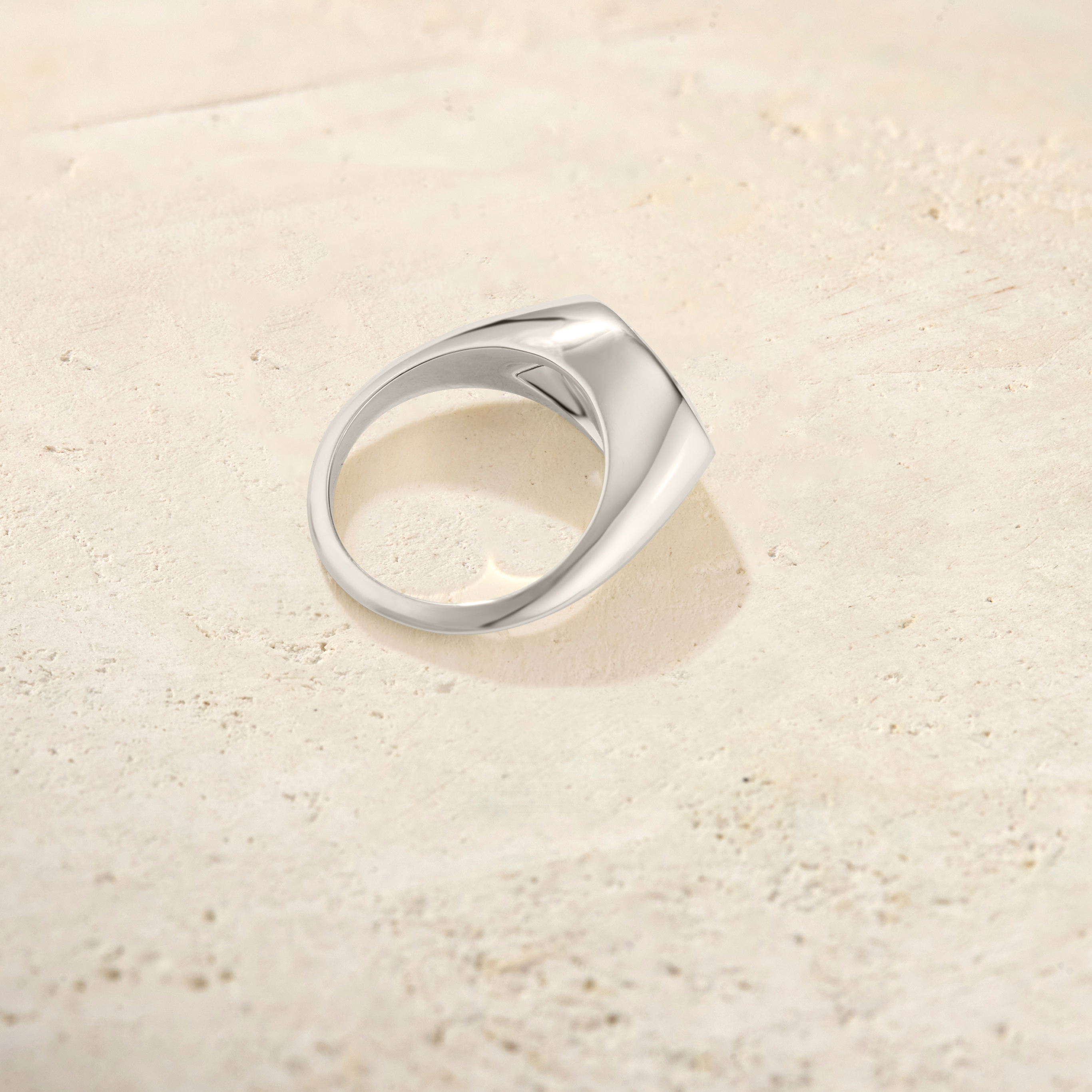 Forma Marquise Signet Ring