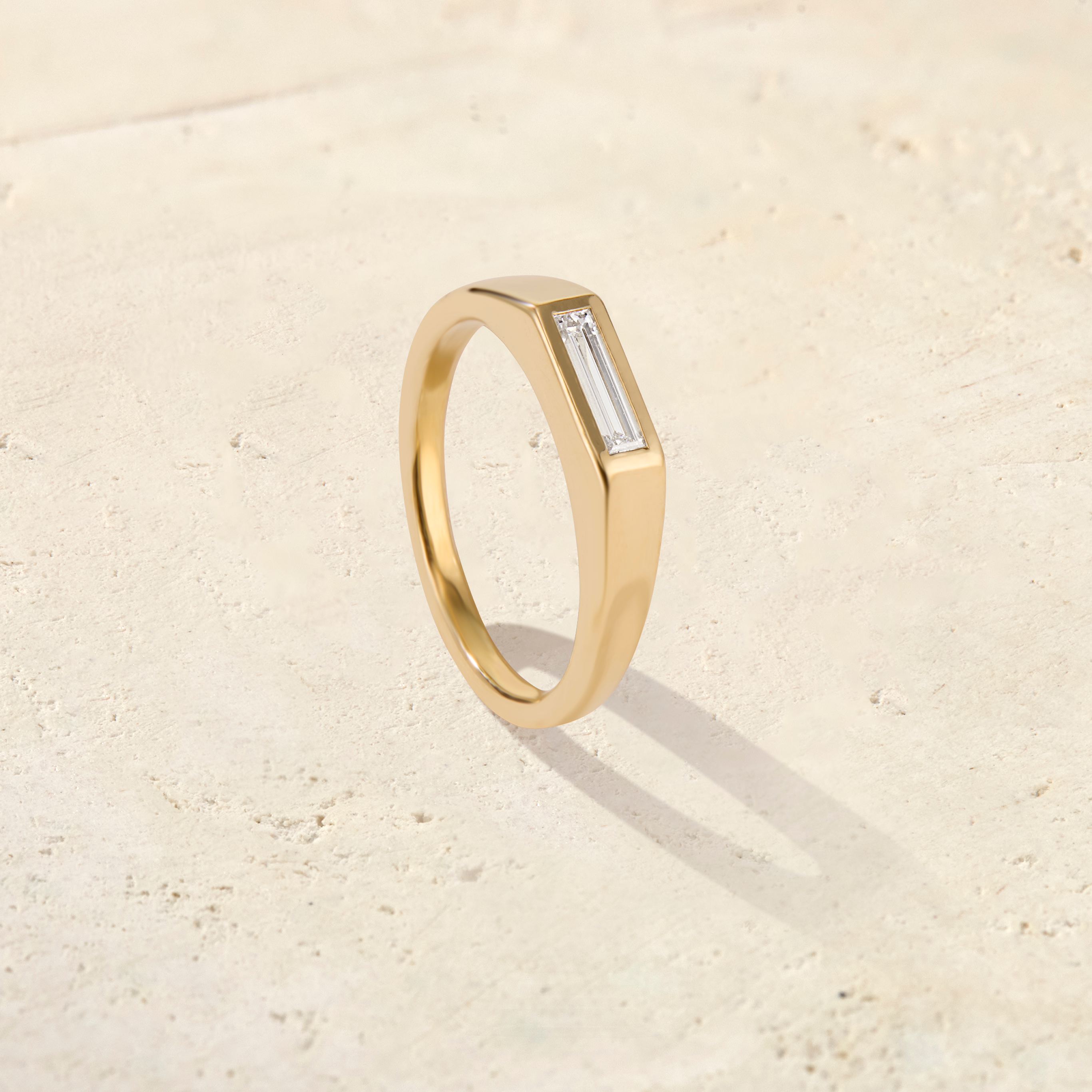 Forma Baguette Signet Ring (7mm)