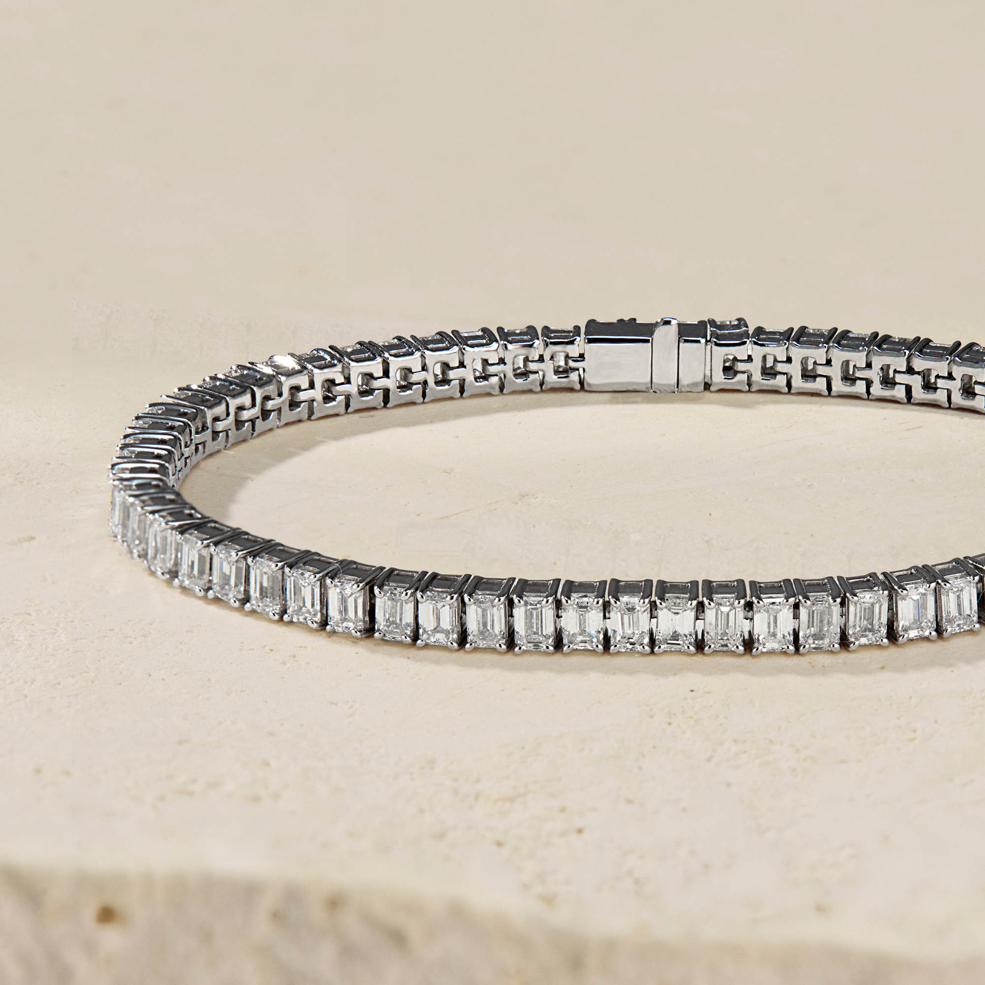 LHUNE Amara Emerald-Cut Tennis Bracelet - Platinum - Length 5