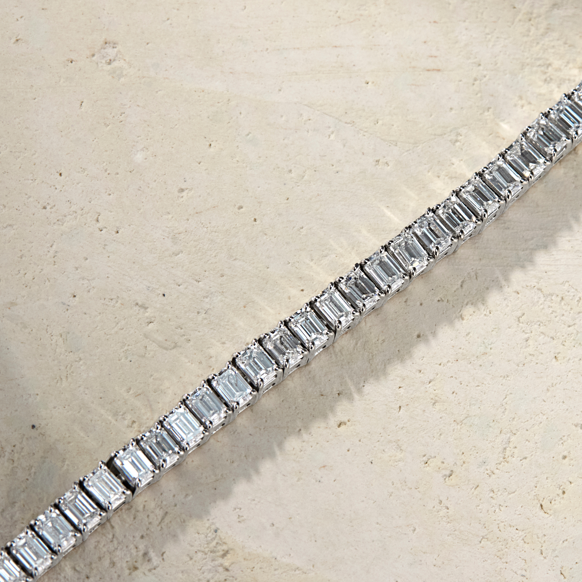 LHUNE Amara Emerald-Cut Tennis Bracelet - Platinum - Length 6